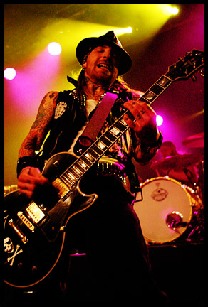 2004-02-14 - Backyard Babies från P3 Popstad 2004, Jönköping