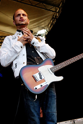 2004-07-08 - Moneybrother at Peace & Love, Borlänge