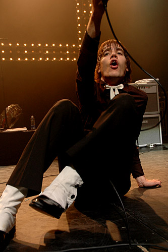 2004-11-07 - The Hives at Cirkus, Stockholm
