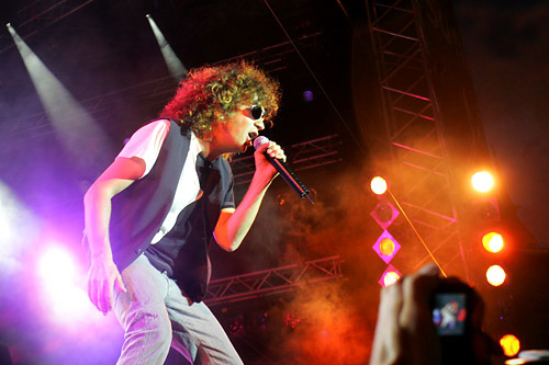 2005-07-08 - Magnus Uggla at Gatufesten, Sundsvall