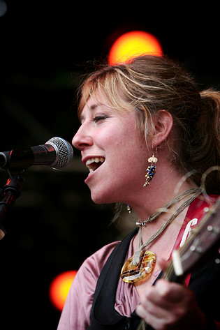 2006-06-17 - Martha Wainwright från Hultsfredsfestivalen, Hultsfred