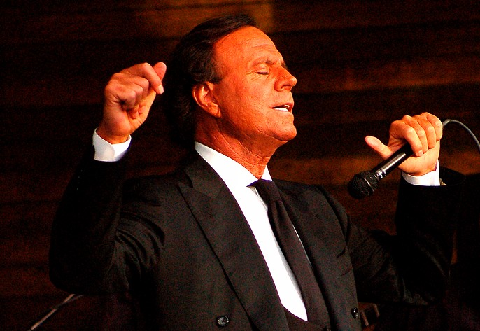 2007-05-25 - Julio Iglesias at Skansen, Stockholm