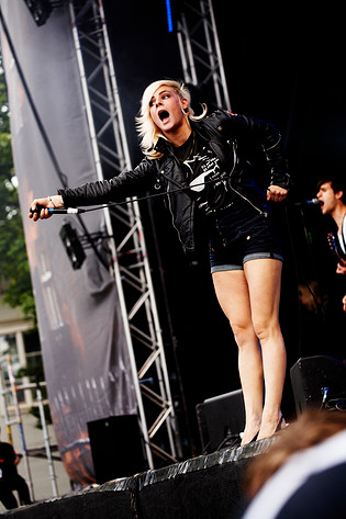 2007-06-28 - The Sounds at Peace & Love, Borlänge