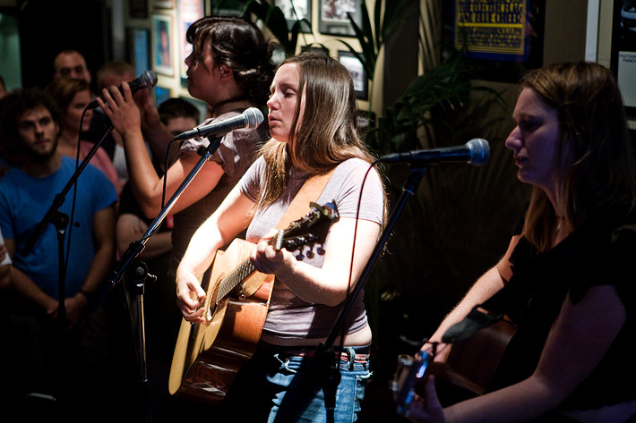 2007-07-26 - The Be Good Tanyas at Pet Sounds Bar, Stockholm