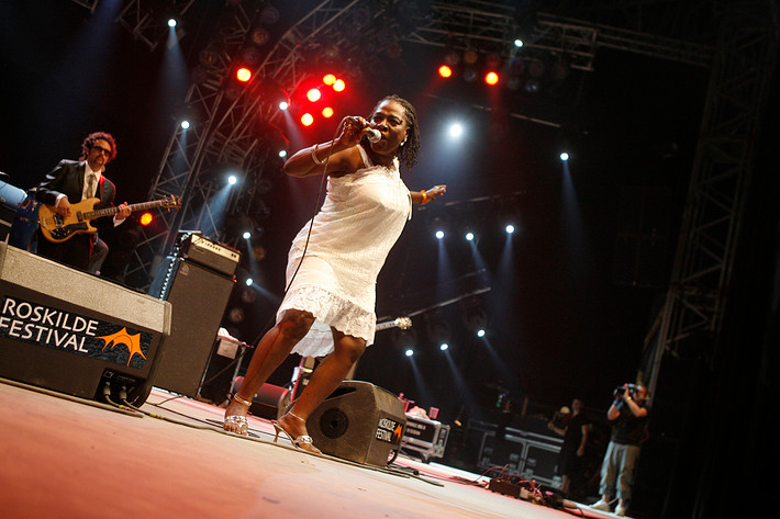 2008-07-06 - Sharon Jones & the Dap-Kings at Roskildefestivalen, Roskilde