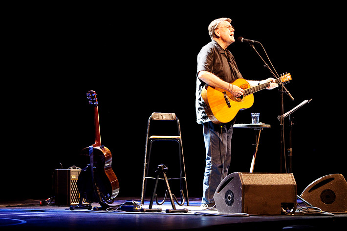 2010-04-27 - Mikael Wiehe at Göta Lejon, Stockholm