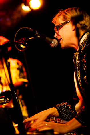 2011-10-12 - Jimi Tenor & Tony Allen från Debaser Strand, Stockholm