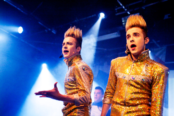 2012-01-24 - Jedward at Brew House, Göteborg