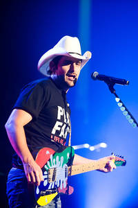 2011-08-24 - Brad Paisley at Cirkus, Stockholm